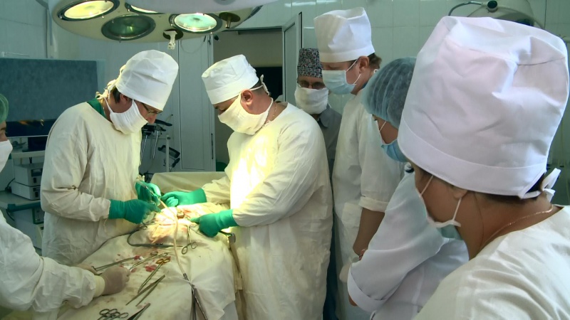 Хирург из Санкт-Петербурга провел мастер-класс в Оренбургской областной больнице